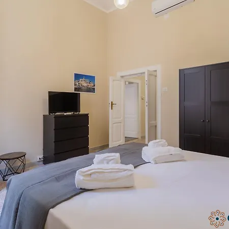 Le Antiche Mura By Apulia * Bari