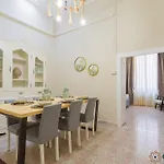 Le Antiche Mura By Apulia